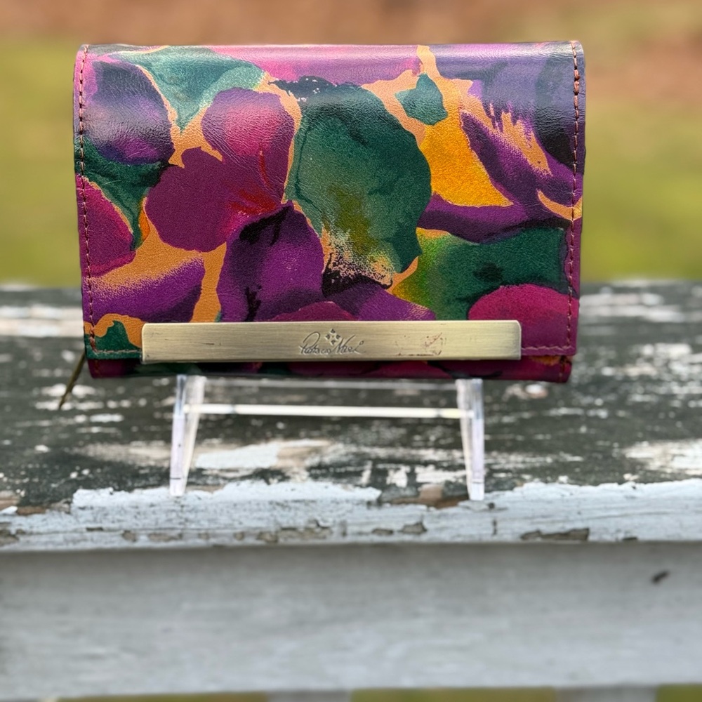 NWOT PATRICIA NASH CAMETTI TRIFOLD FLORAL RFID WALLET